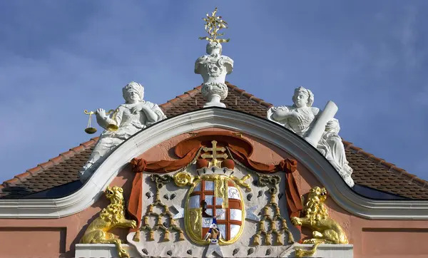 Foto: Staatliche Schlösser und Gärten Baden-Württemberg, Achim Mende Neues Schloss Meersburg, Wappen am Schlossgiebel